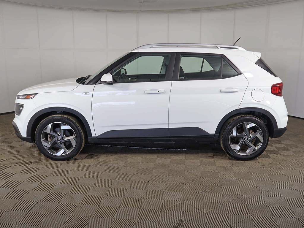 Certified 2024 Hyundai Venue SEL FWD image 12
