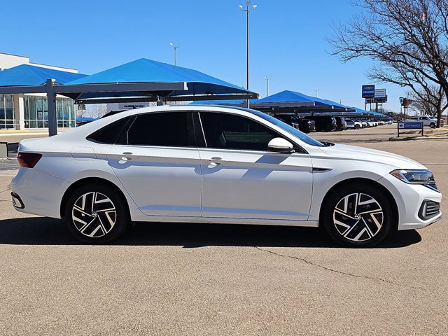 Used 2022 Volkswagen Jetta SEL image 4