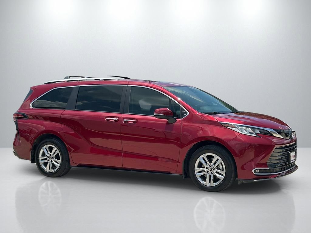 Used 2023 Toyota Sienna Limited FWD image 4