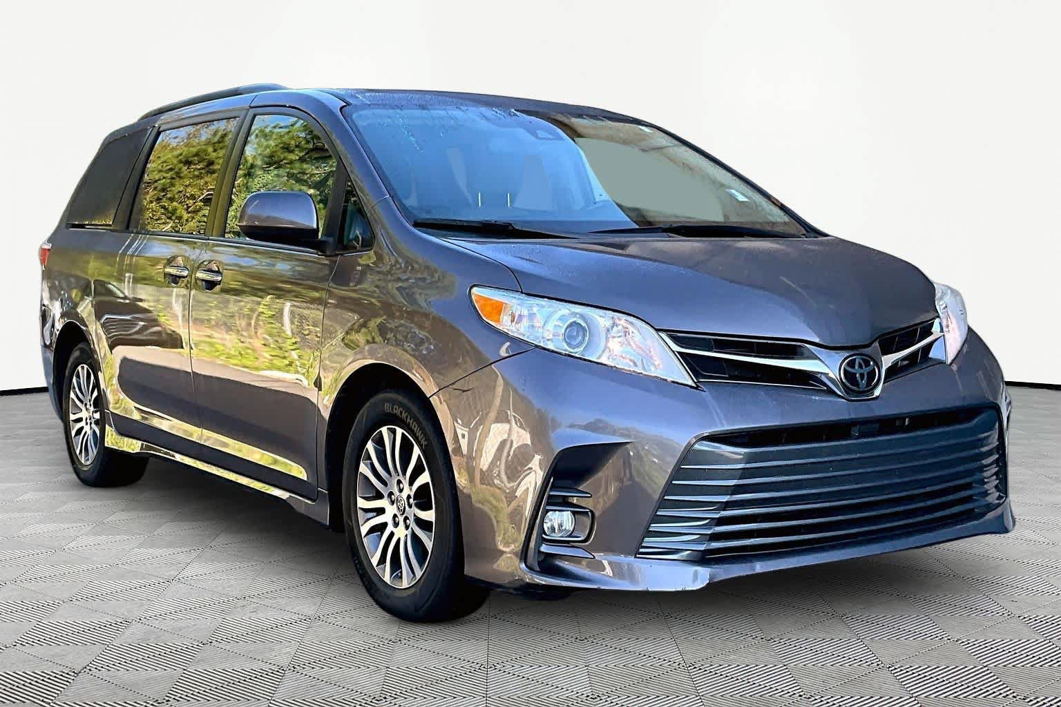 Used 2020 Toyota Sienna XLE FWD image 3
