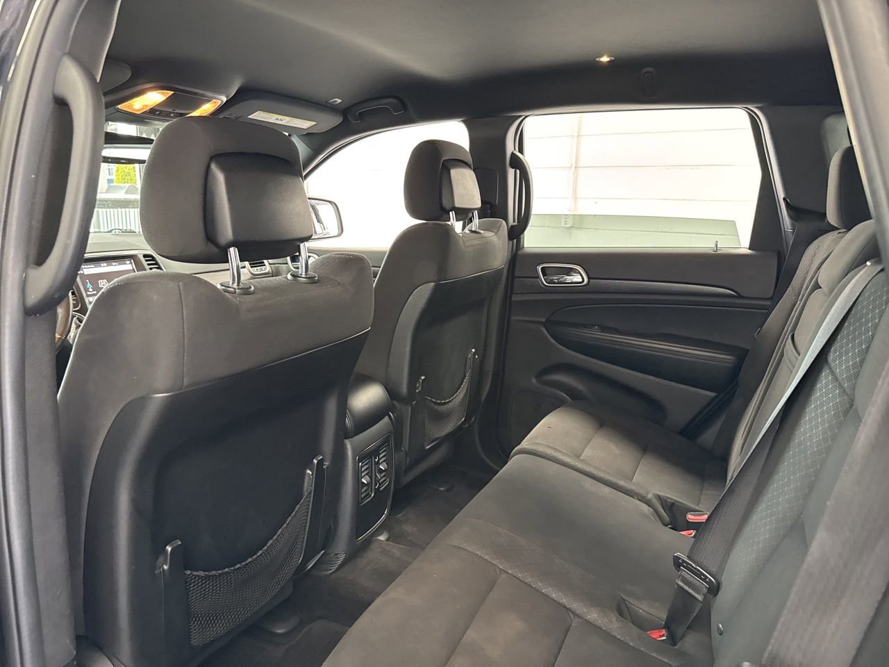 Used 2018 Jeep Grand Cherokee Laredo image 39