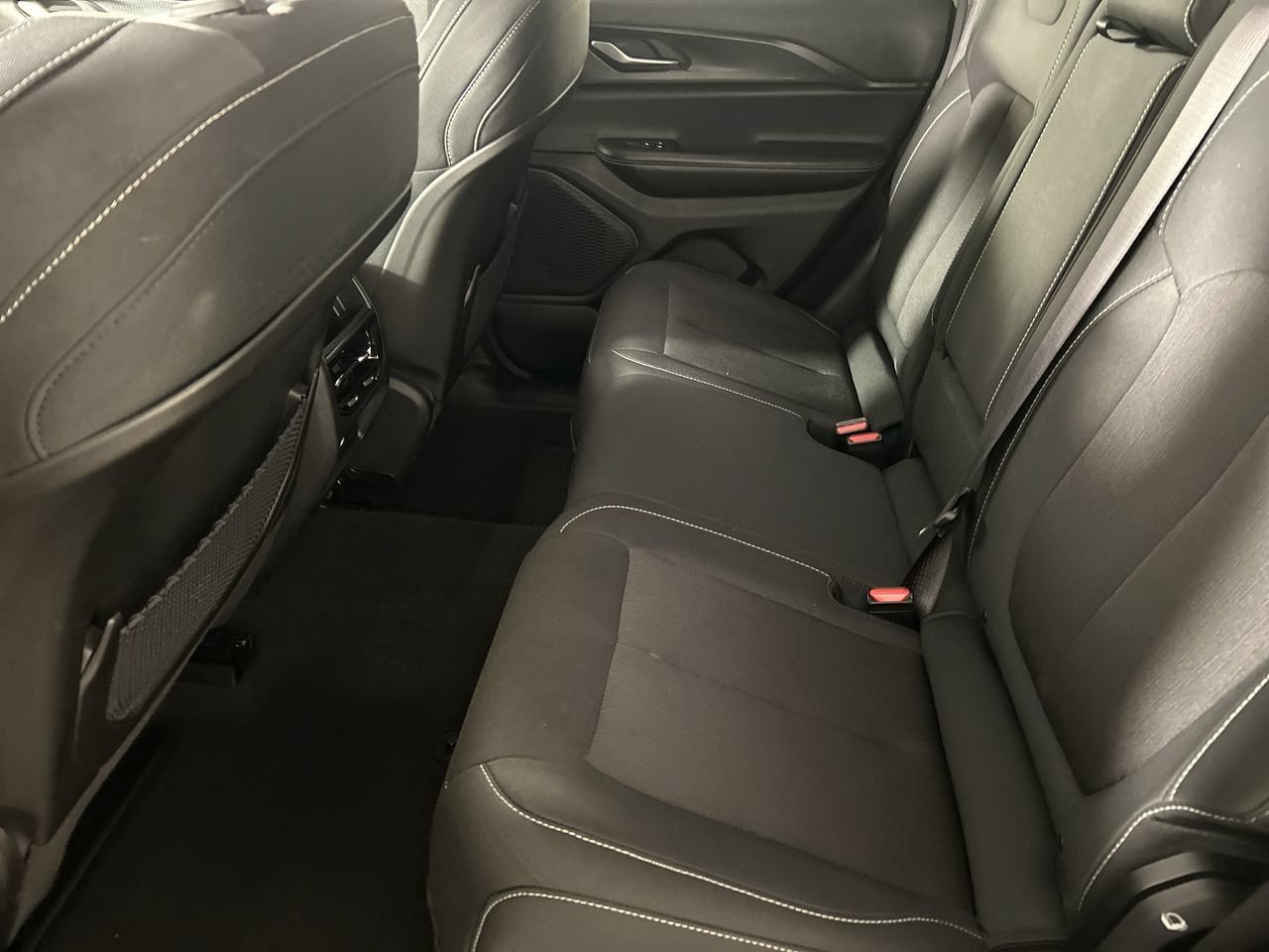 Used 2023 Jeep Grand Cherokee Laredo X RWD image 24