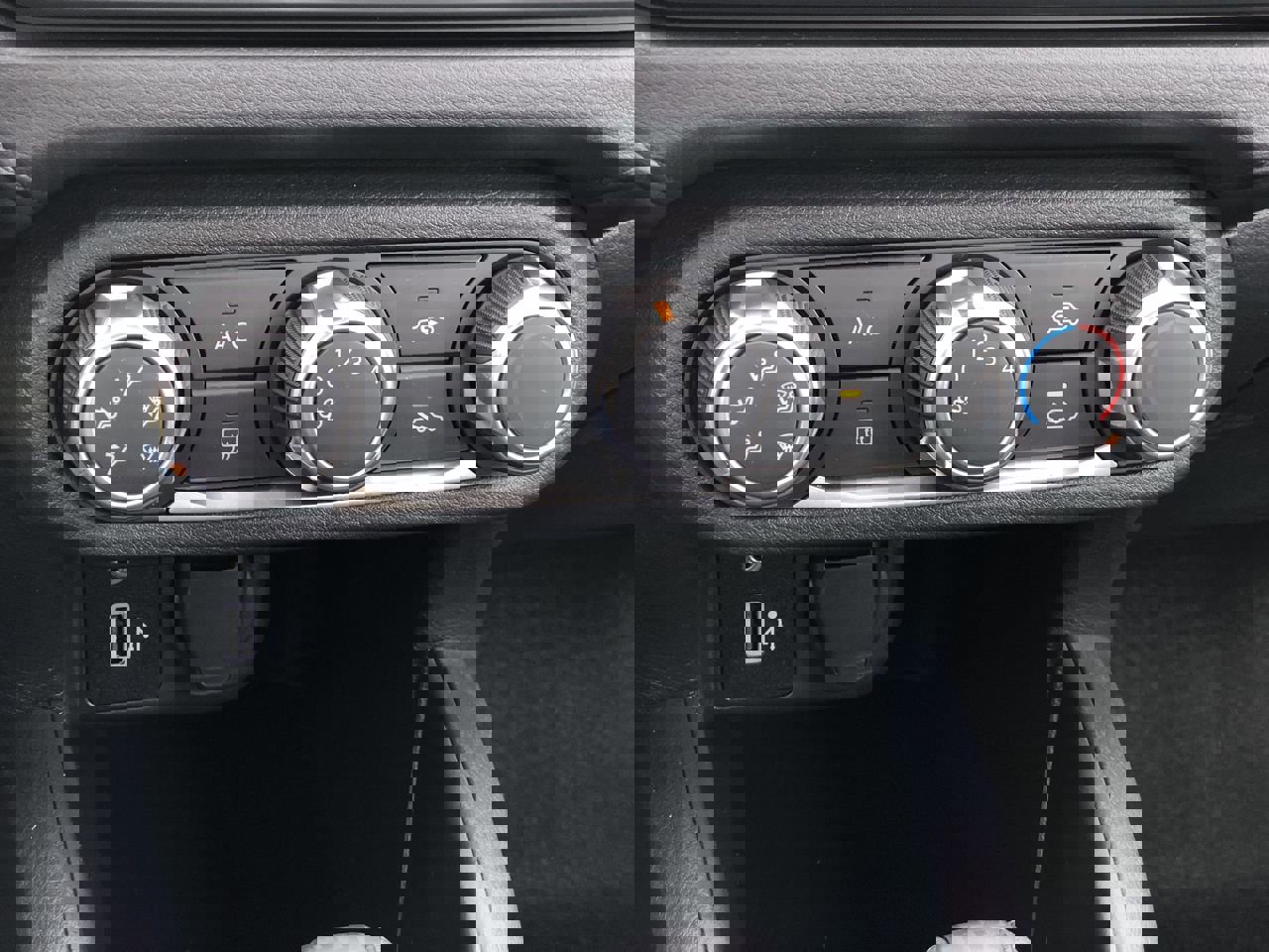 New 2025 Nissan Versa S w/ Trunk Package image 29