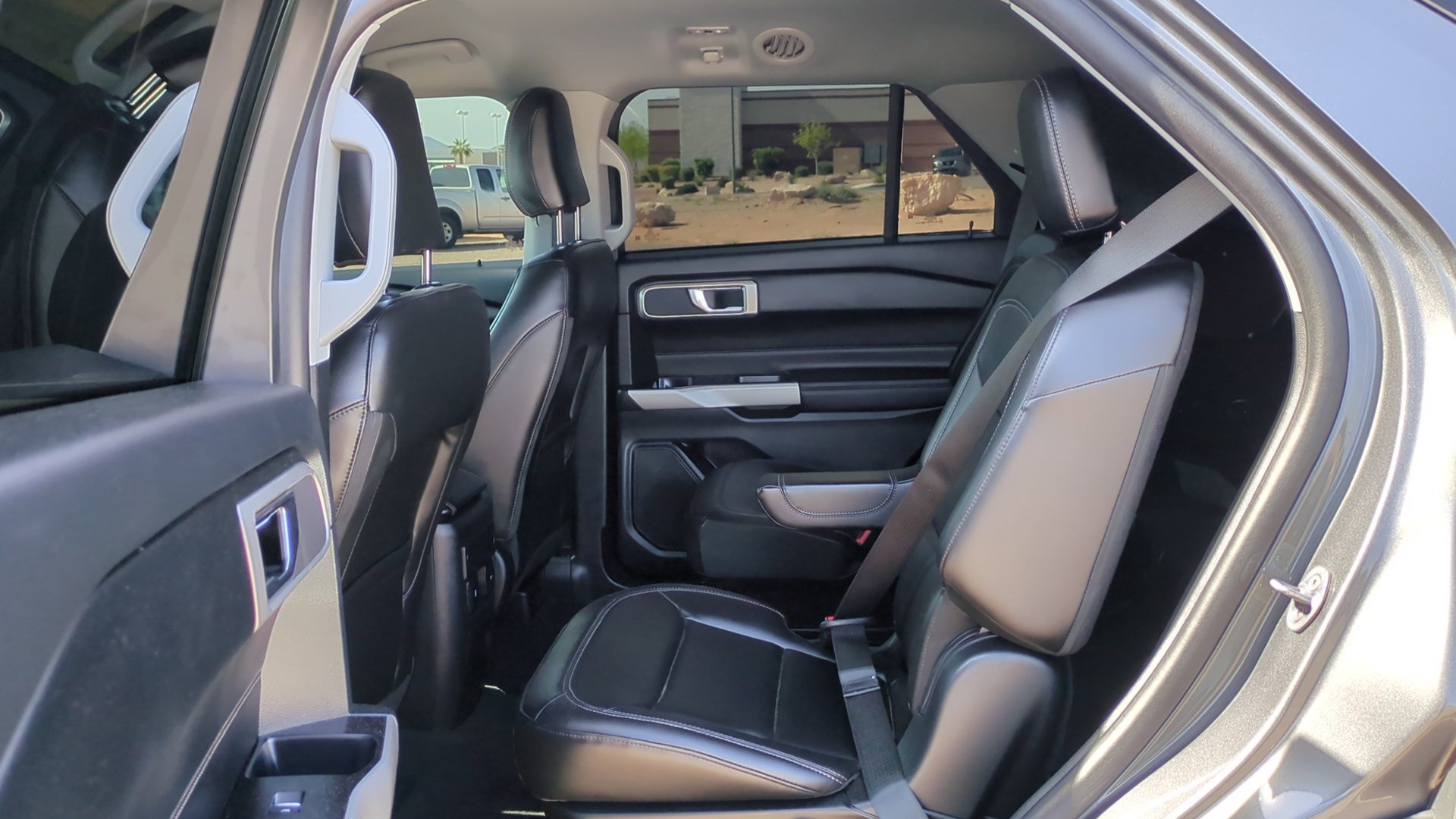 Used 2024 Ford Explorer XLT w/ Equipment Group 202A AWD/4WD image 24