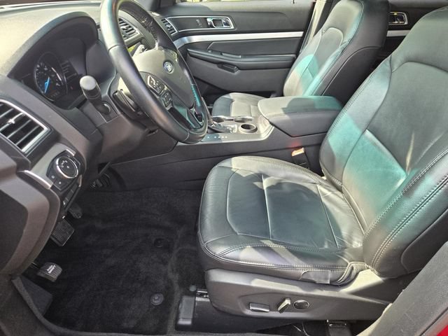 Used 2016 Ford Explorer XLT w/ Equipment Group 202A FWD image 12
