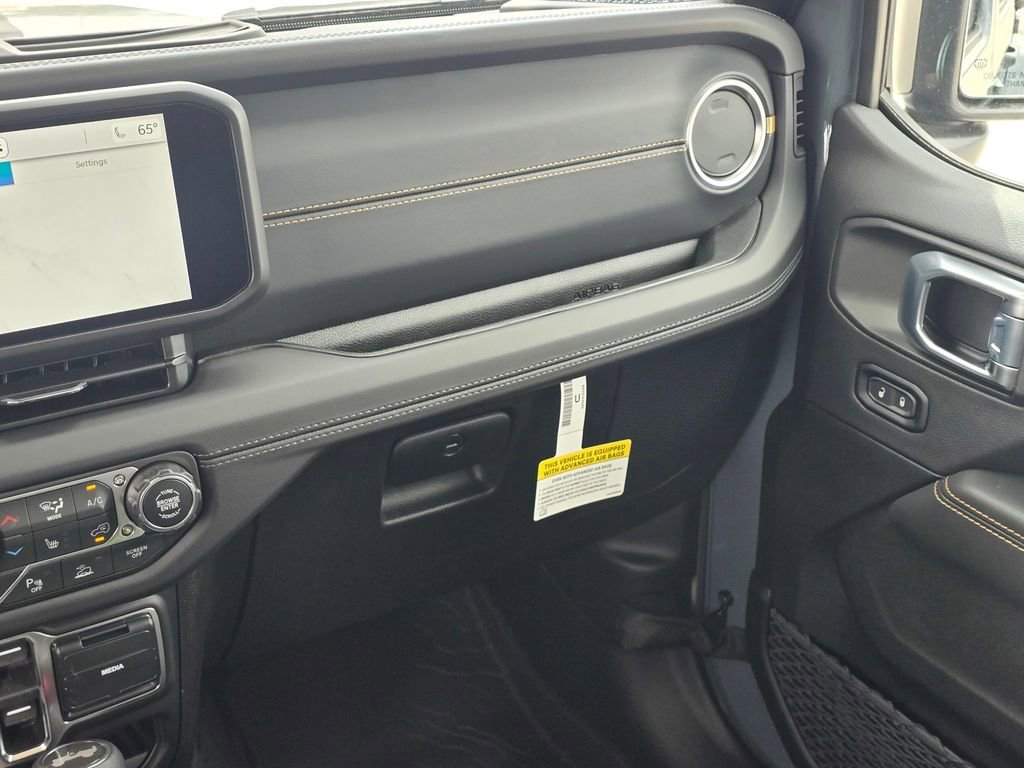 New 2026 Jeep Wrangler Unlimited Sahara AWD/4WD image 17