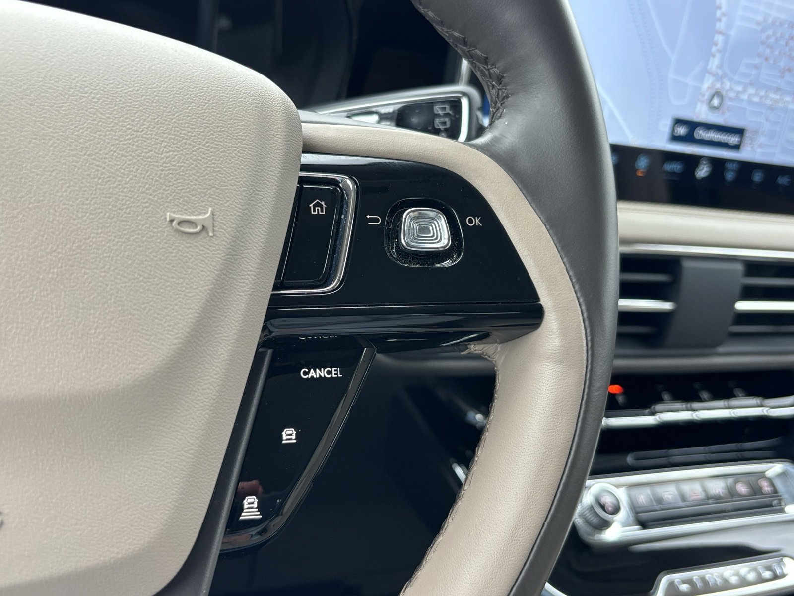 Used 2024 Lincoln Corsair Reserve image 24