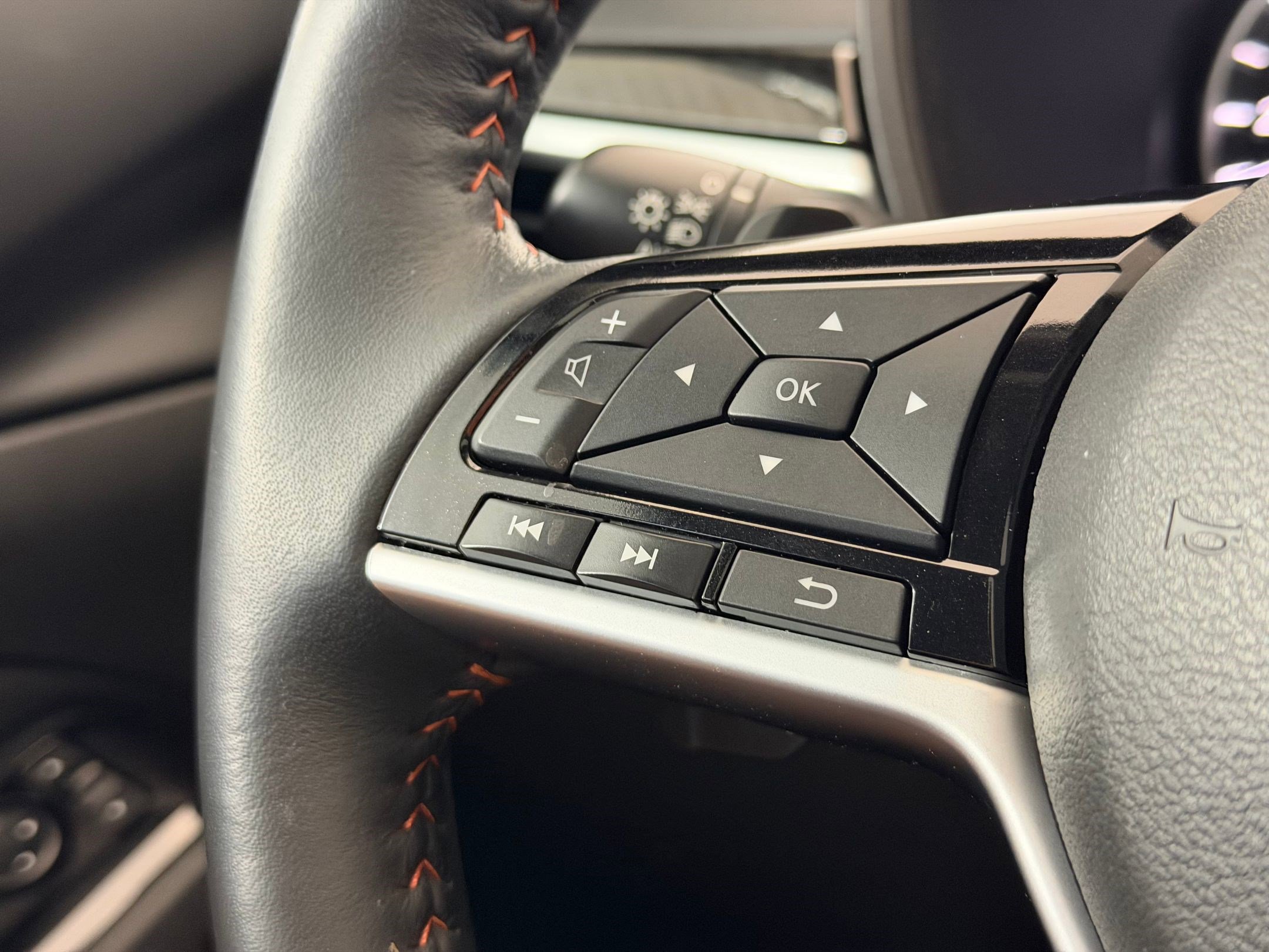 Used 2024 Nissan Altima 2.0 SR image 17