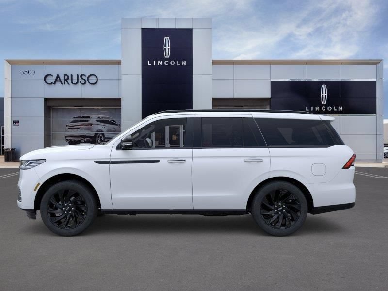 New 2026 Lincoln Navigator Reserve w/ Jet Appearance Package AWD/4WD image 3