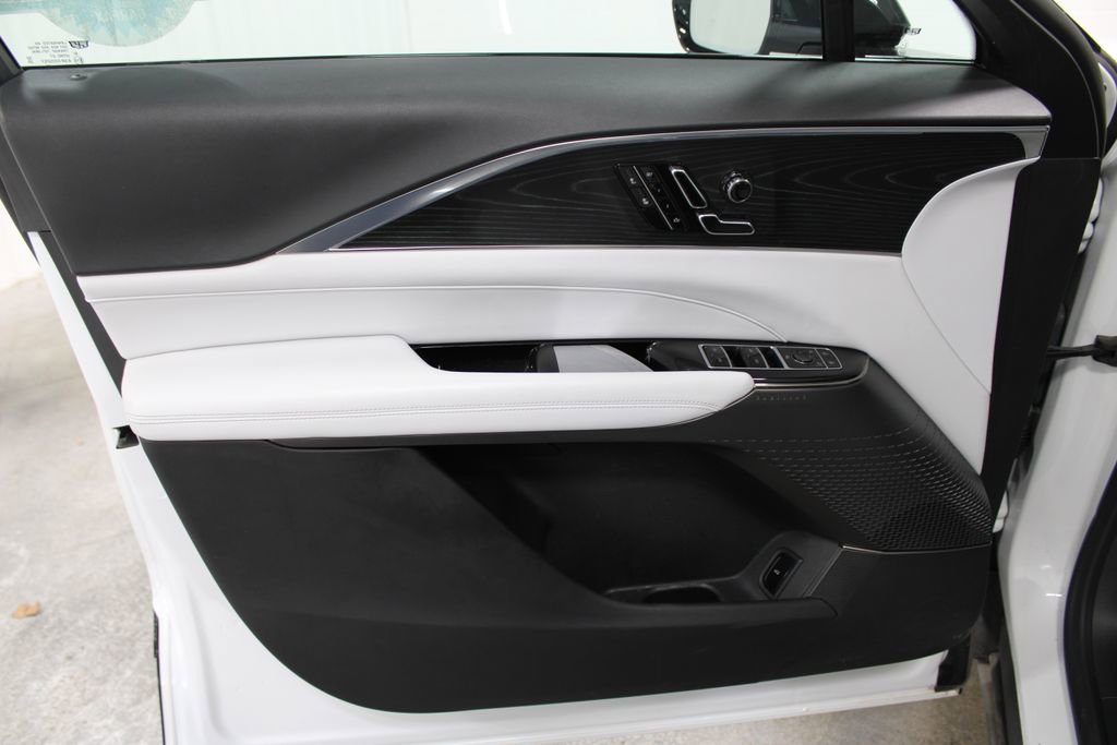 Used 2024 Cadillac Lyriq Luxury image 16