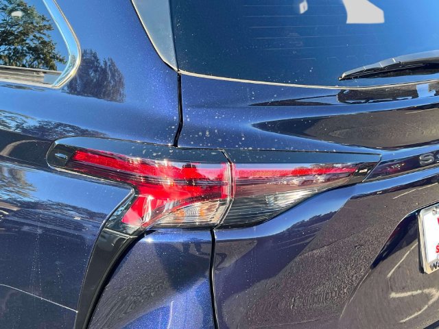 Certified 2025 Toyota Sienna XLE w/ XLE Plus Package FWD image 13
