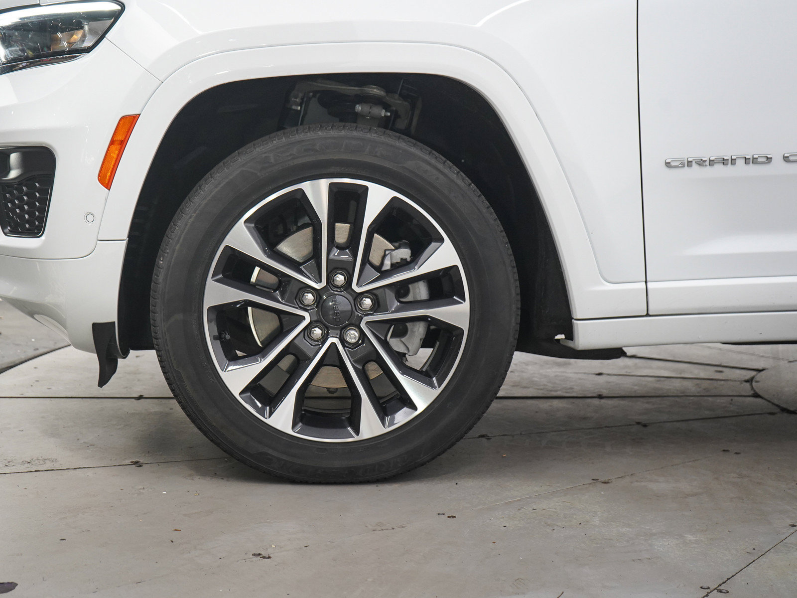 Used 2021 Jeep Grand Cherokee L Overland w/ Advanced Protech Group III AWD/4WD image 30