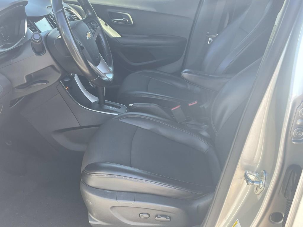 Used 2019 Chevrolet Trax LT w/ LT Convenience Package image 16