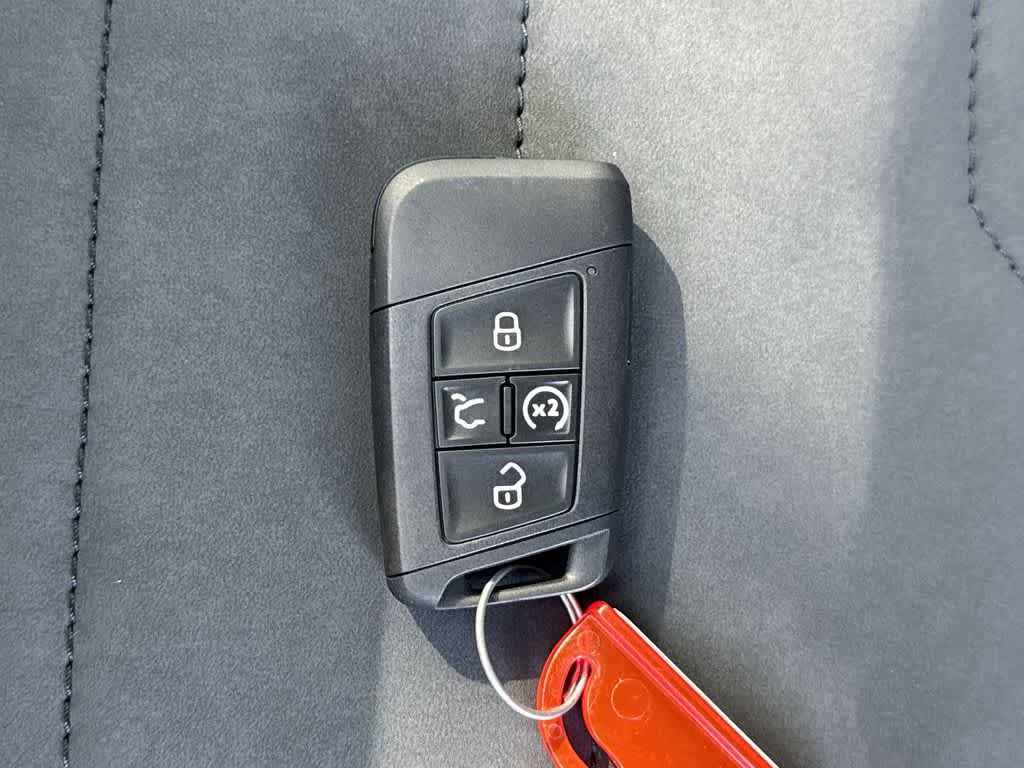 New 2026 Volkswagen Taos SE FWD image 28
