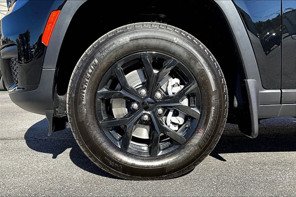 New 2025 Jeep Grand Cherokee L Altitude image 9
