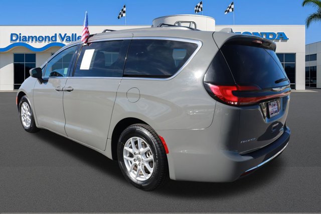 Used 2022 Chrysler Pacifica Touring-L image 4