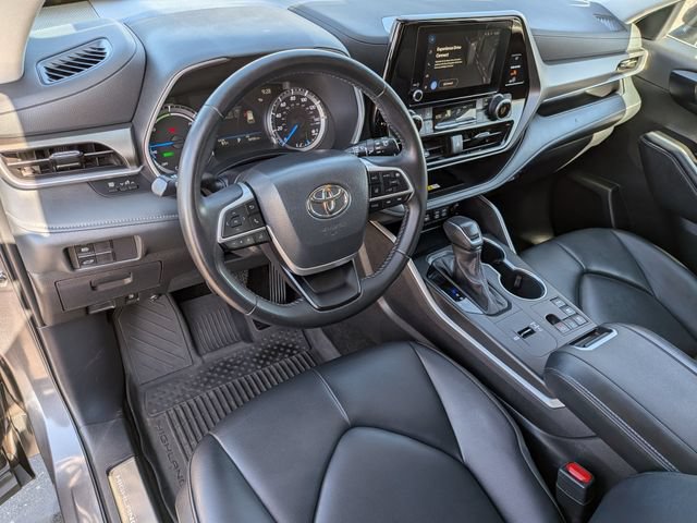 Used 2024 Toyota Highlander XLE AWD/4WD image 9