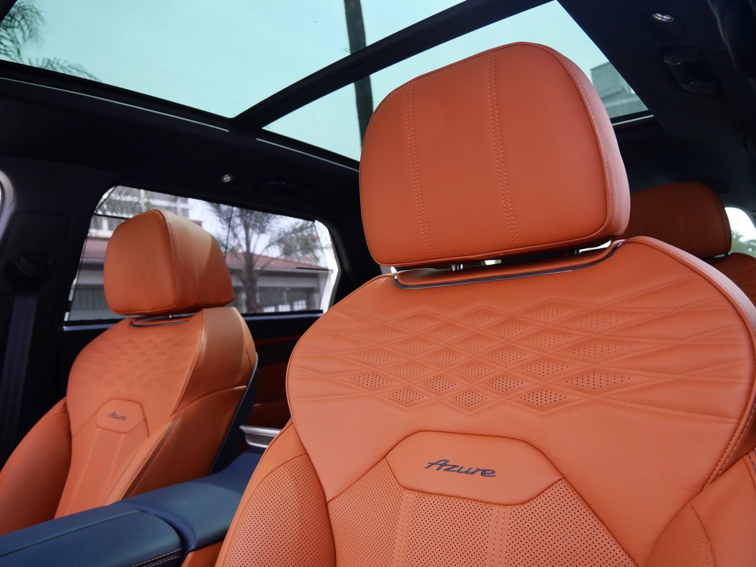 New 2026 Bentley Bentayga Extended Wheelbase AWD/4WD image 19