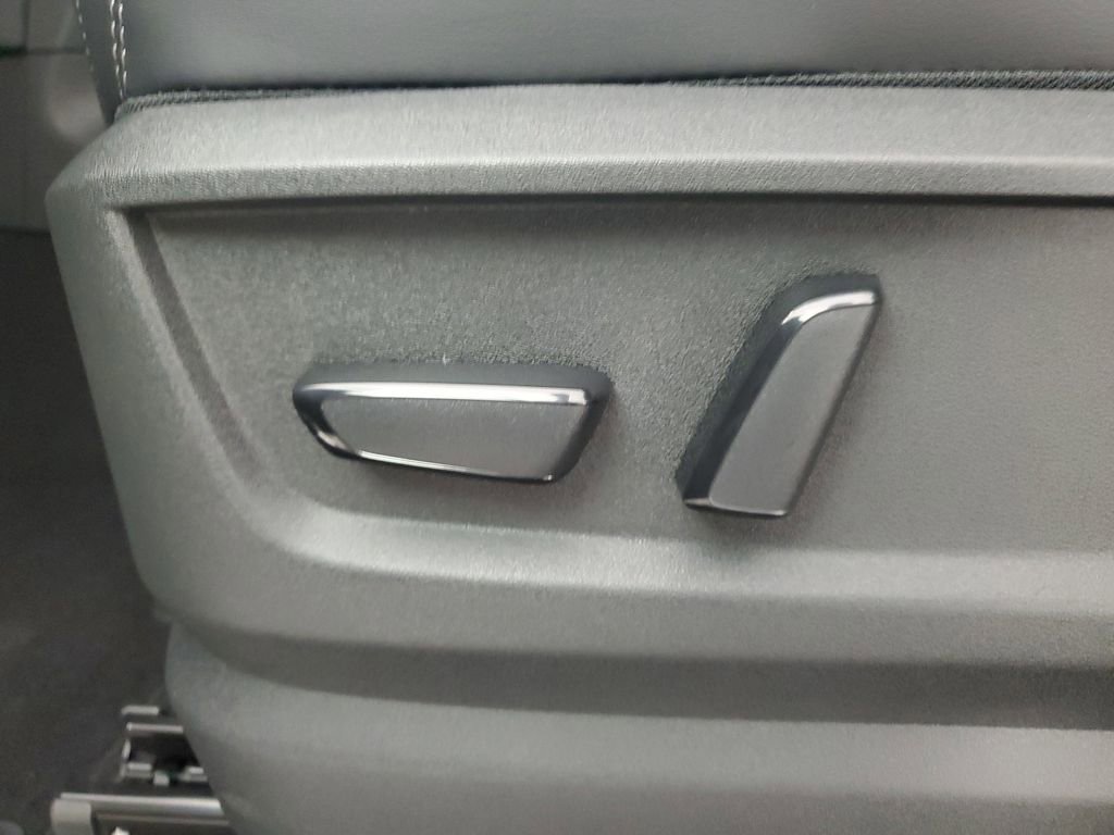 New 2026 Nissan Armada SV image 30