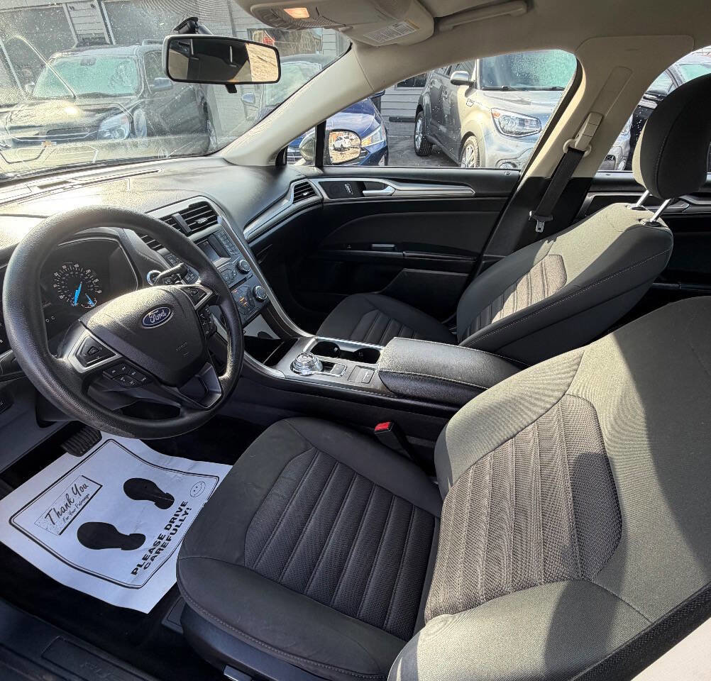 Used 2018 Ford Fusion SE image 23