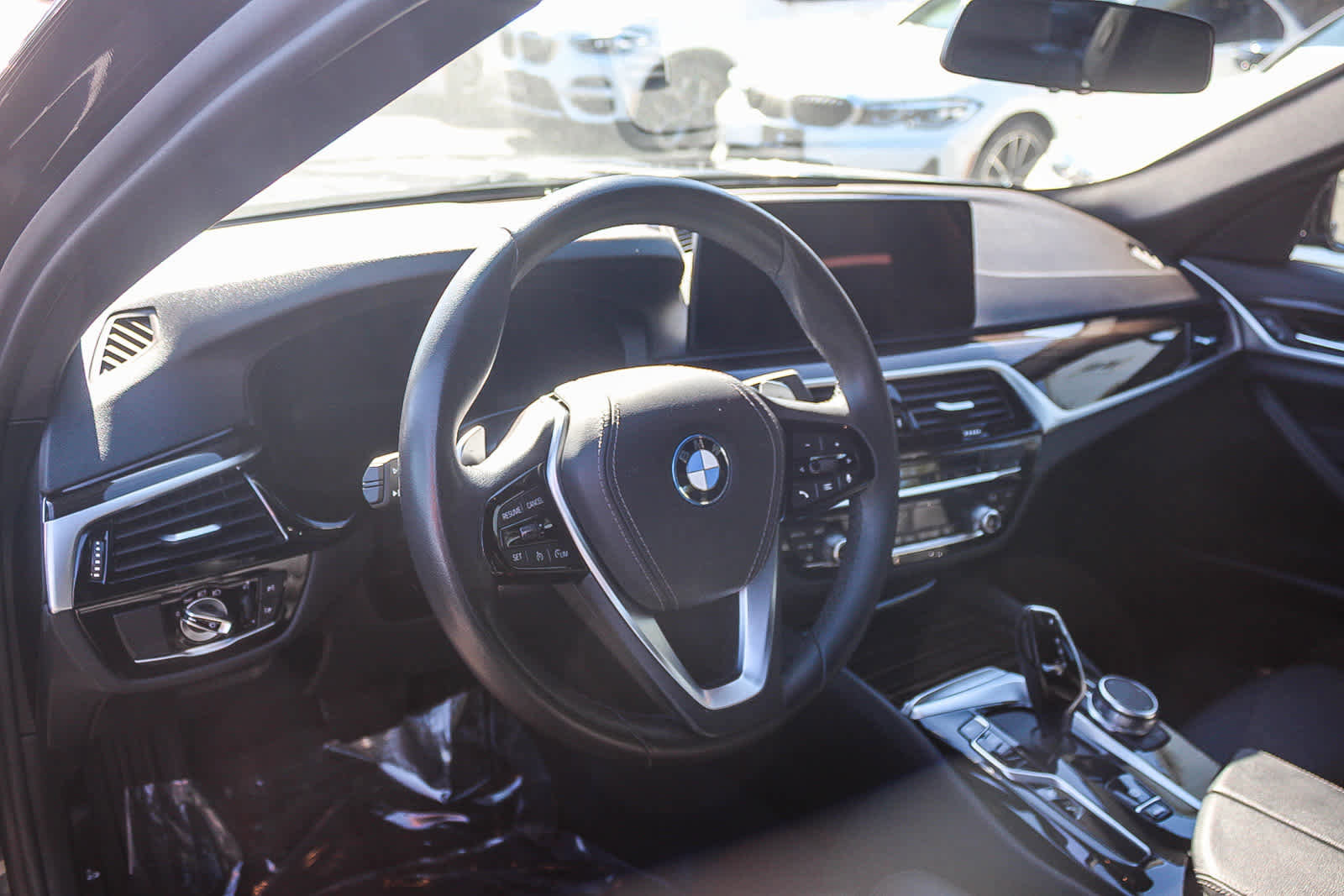 Certified 2023 BMW 530e w/ Convenience Package image 17