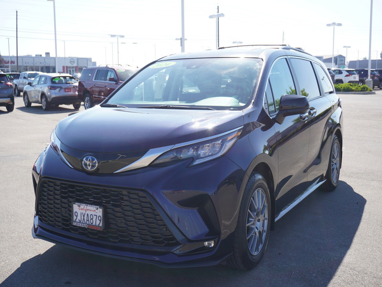 Used 2024 Toyota Sienna XSE w/ XSE Plus Package image 7