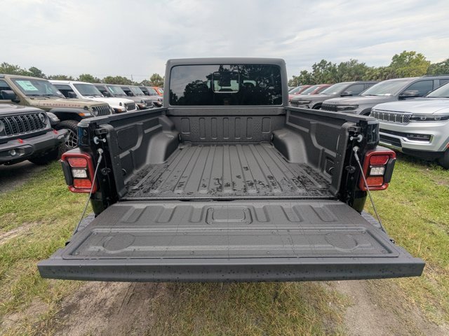 New 2025 Jeep Gladiator Rubicon image 11