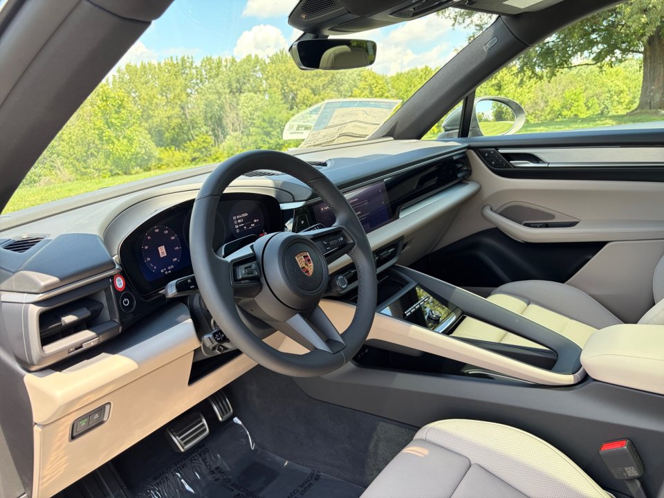 New 2026 Porsche Macan 4S Electric AWD/4WD image 12