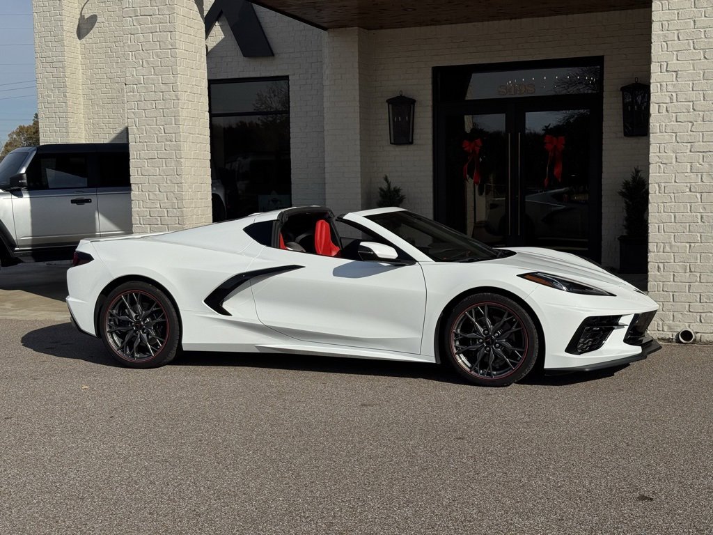 Used 2025 Chevrolet Corvette Stingray Preferred Cpe w/ 2LT image 23