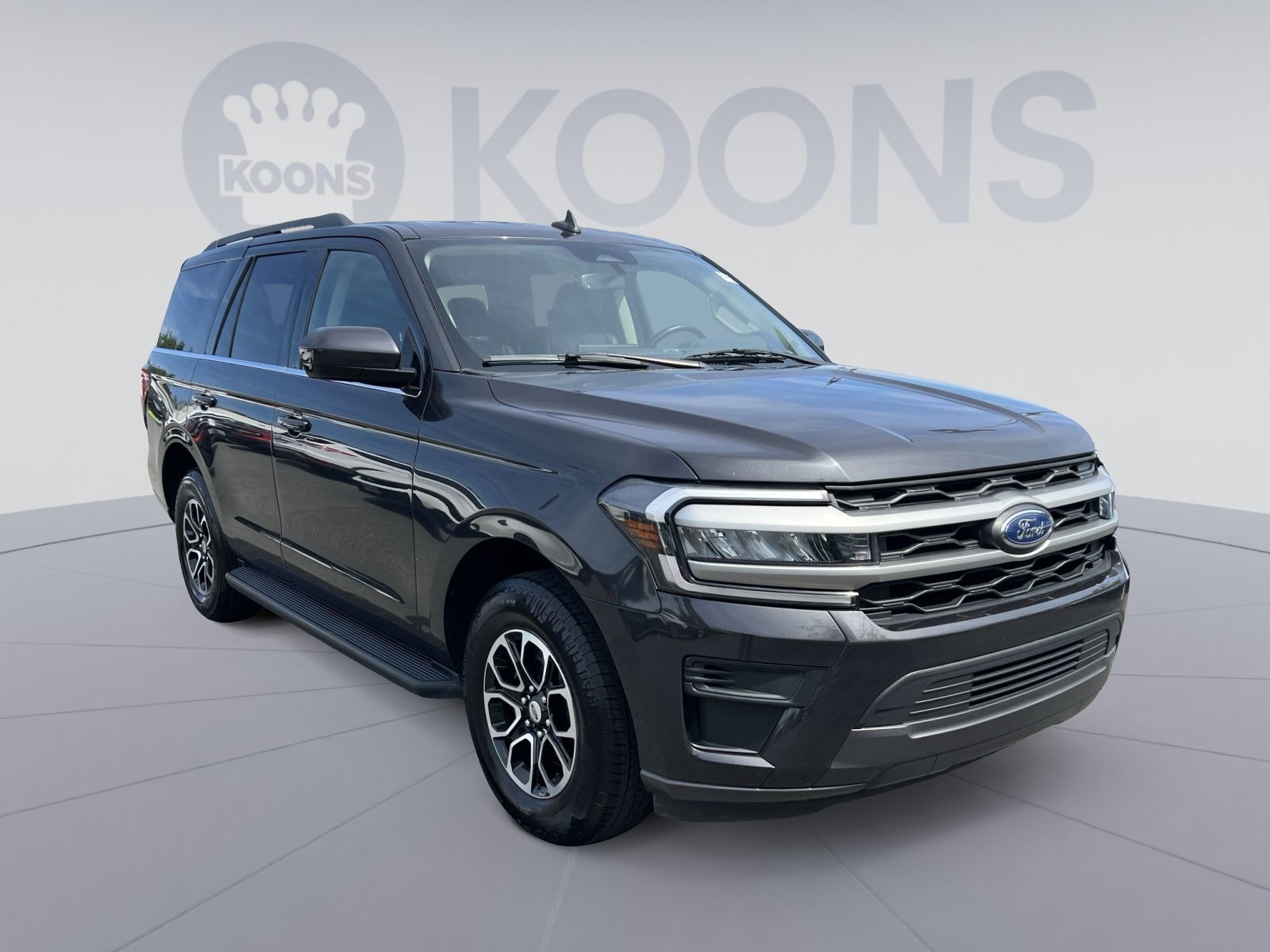Used 2024 Ford Expedition XLT AWD/4WD image 2