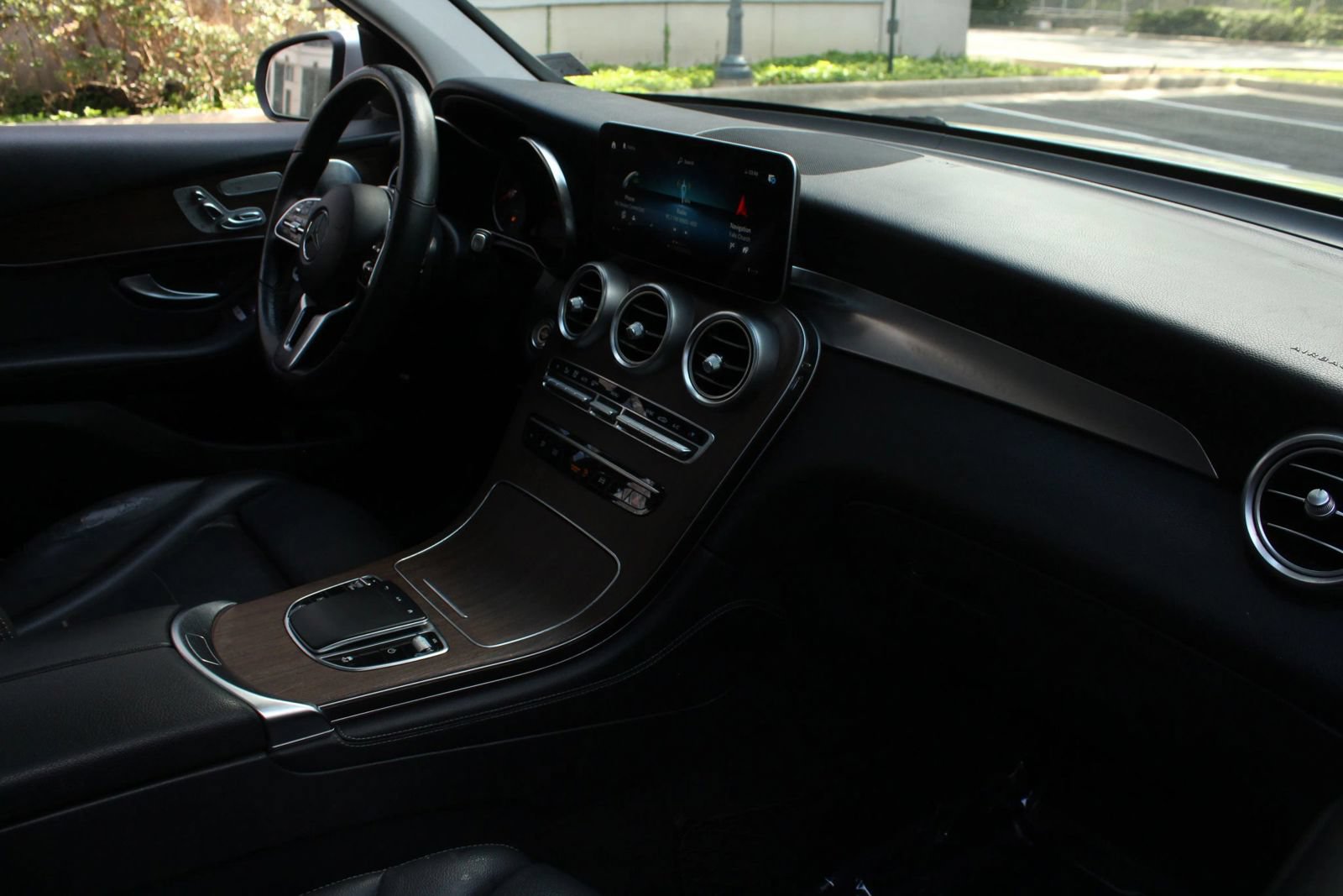 Used 2020 Mercedes-Benz GLC 300 4MATIC w/ Multimedia Package image 27