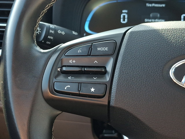 Certified 2025 Hyundai Venue SEL FWD image 21