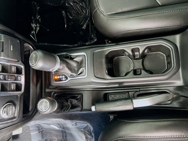 Used 2022 Jeep Wrangler Unlimited Sahara AWD/4WD image 25