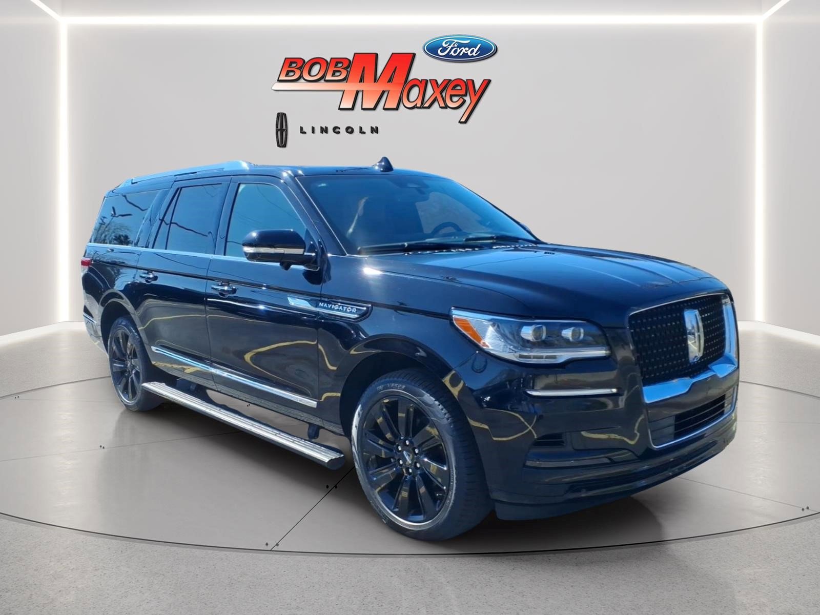 Used 2024 Lincoln Navigator L Reserve AWD/4WD image 3