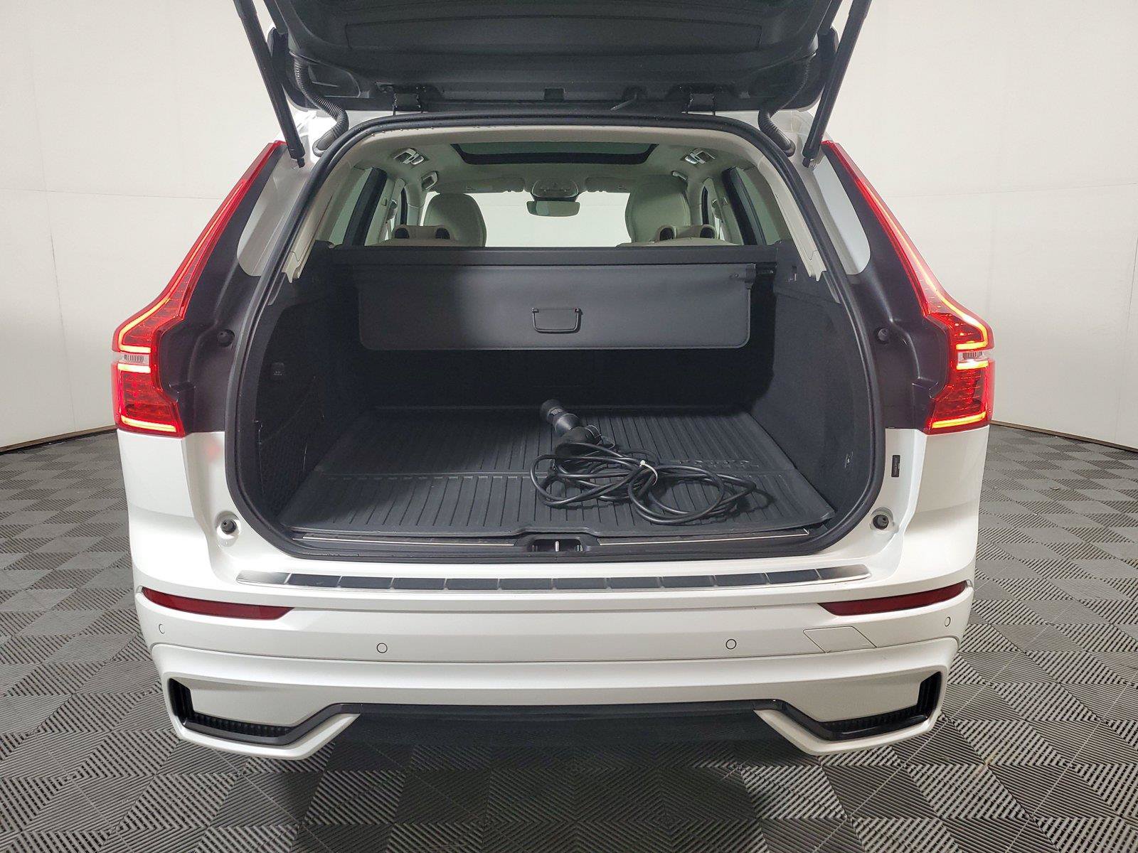 Used 2024 Volvo XC60 T8 Plus w/ Protection Package Premier AWD/4WD image 9