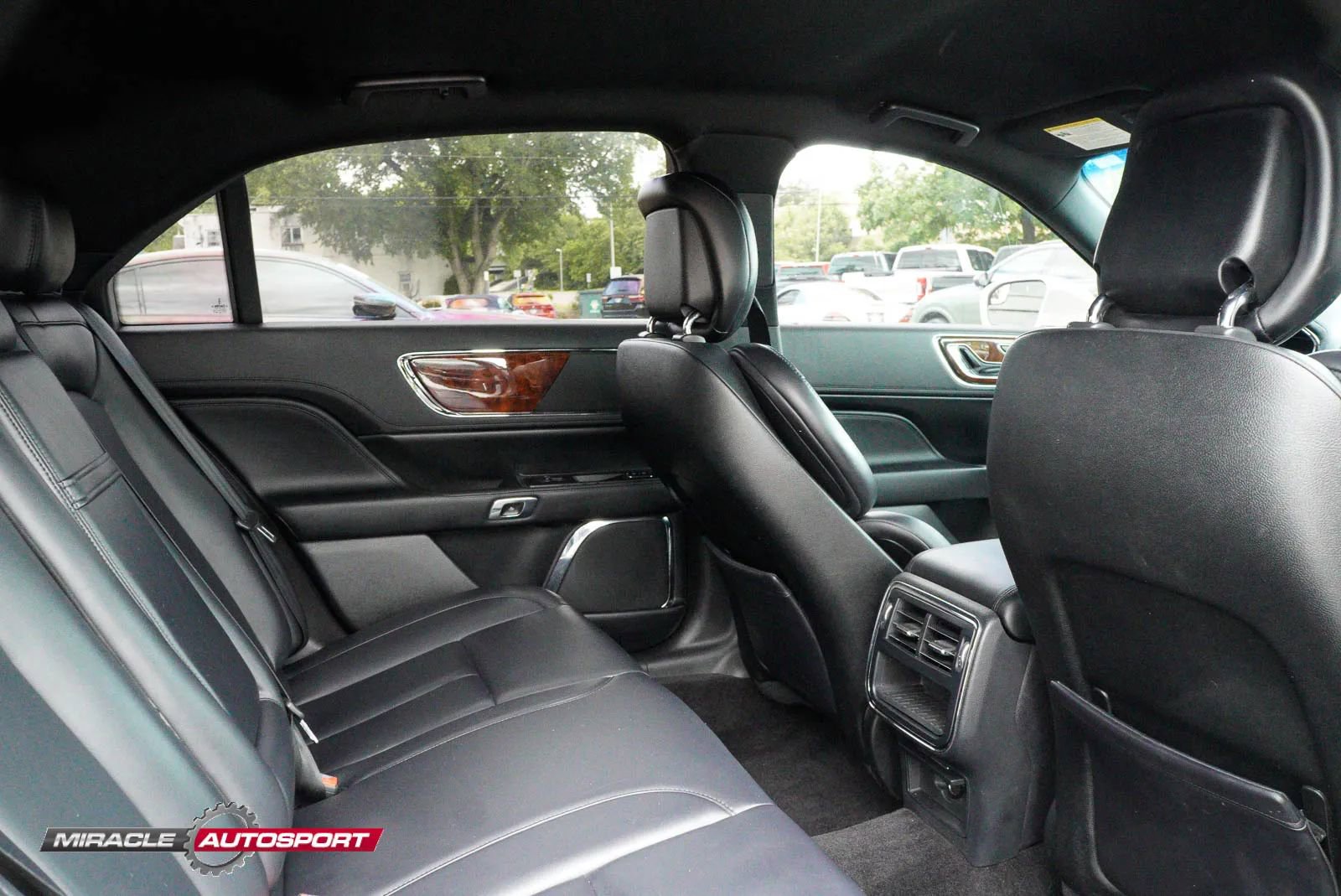 Used 2018 Lincoln Continental Premiere FWD image 40