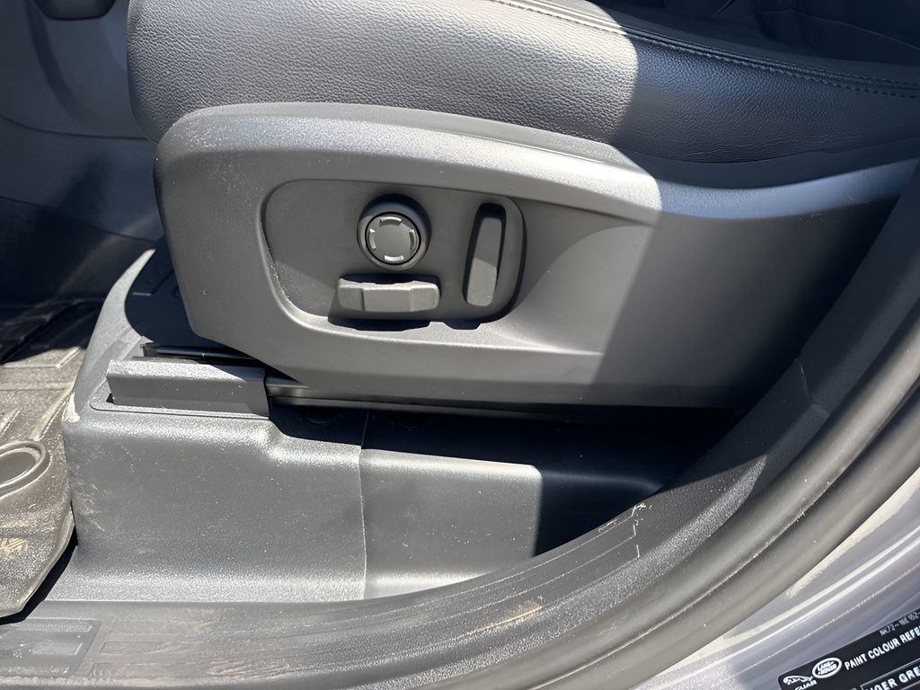 Used 2024 Land Rover Defender 110 S AWD/4WD image 10