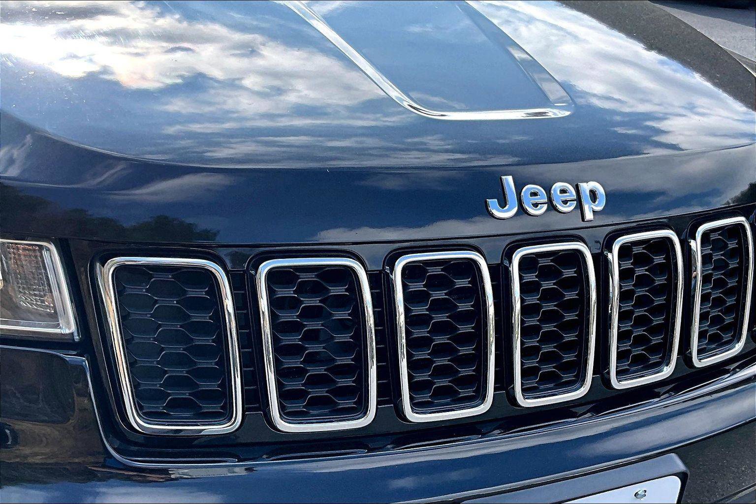 Used 2019 Jeep Grand Cherokee Laredo w/ Security & Convenience Group AWD/4WD image 50