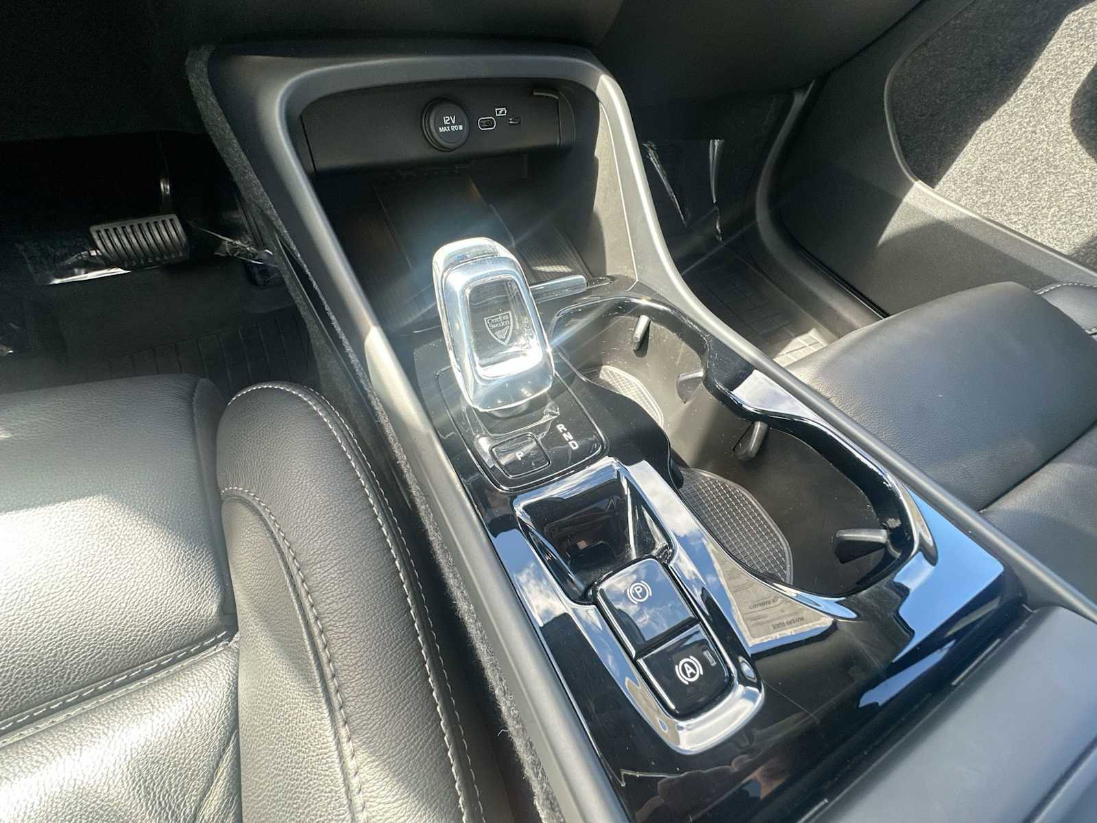 Used 2023 Volvo XC40 B4 Plus w/ Driver Assist Package image 22