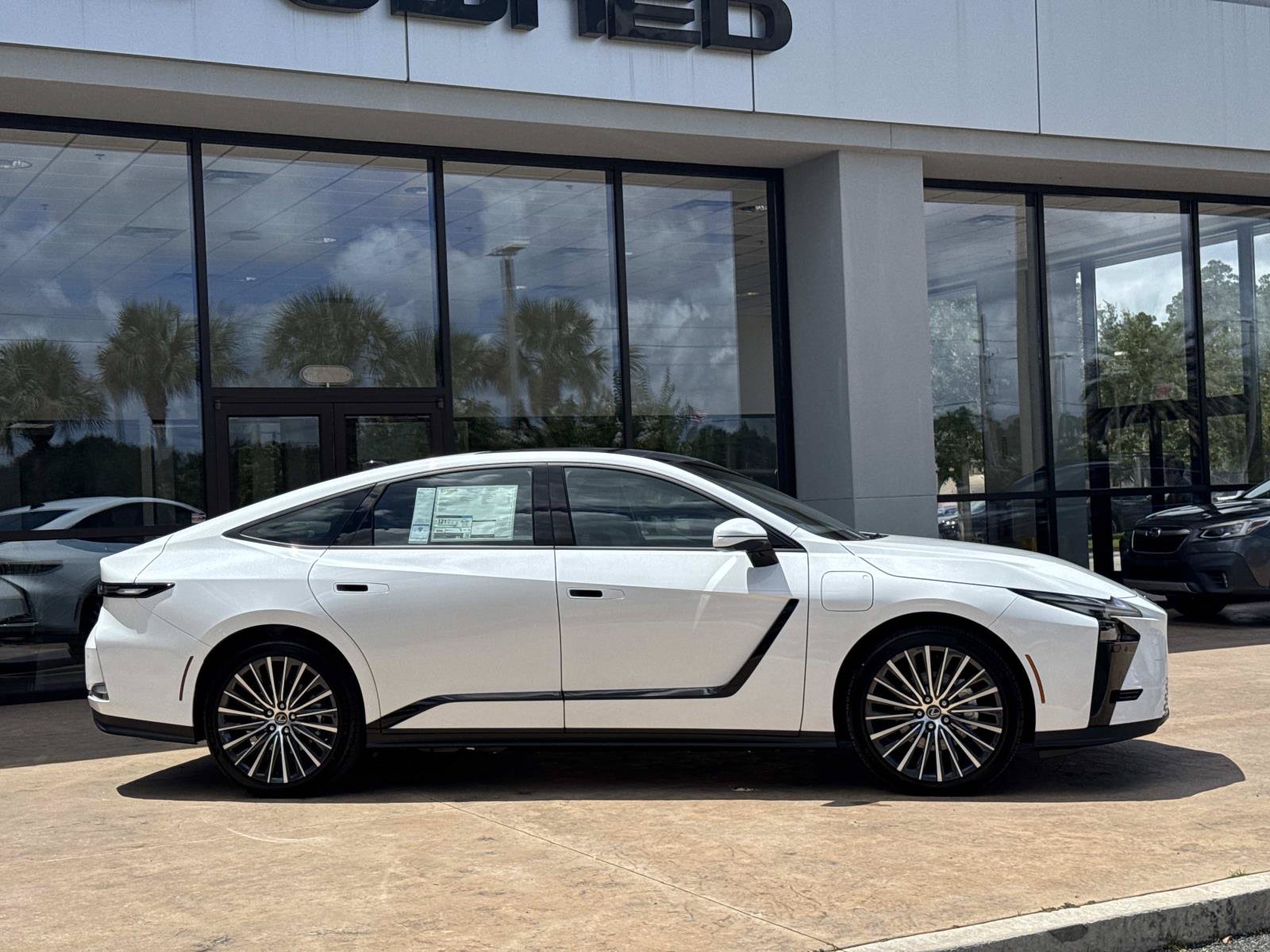 New 2026 Lexus ES 350e w/ Convenience Package FWD image 2