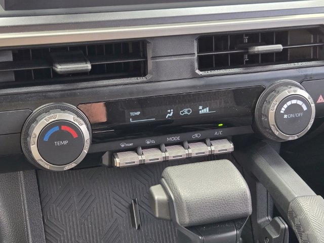 Used 2025 Toyota 4Runner SR5 AWD/4WD image 27