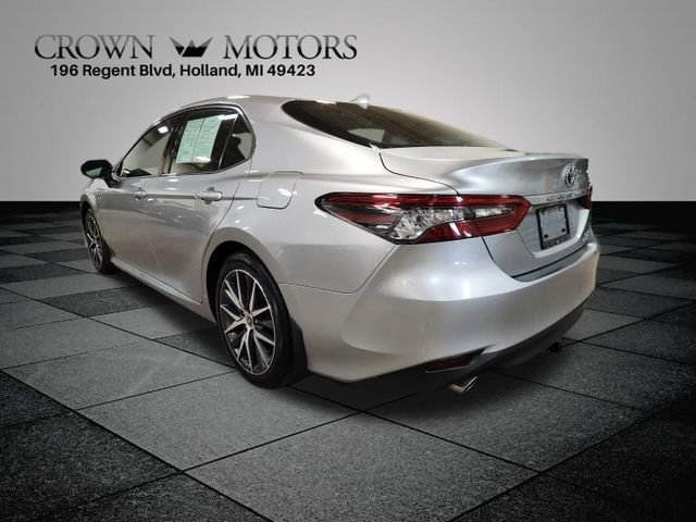 Used 2022 Toyota Camry XLE w/ Cold Weather Package FWD image 5