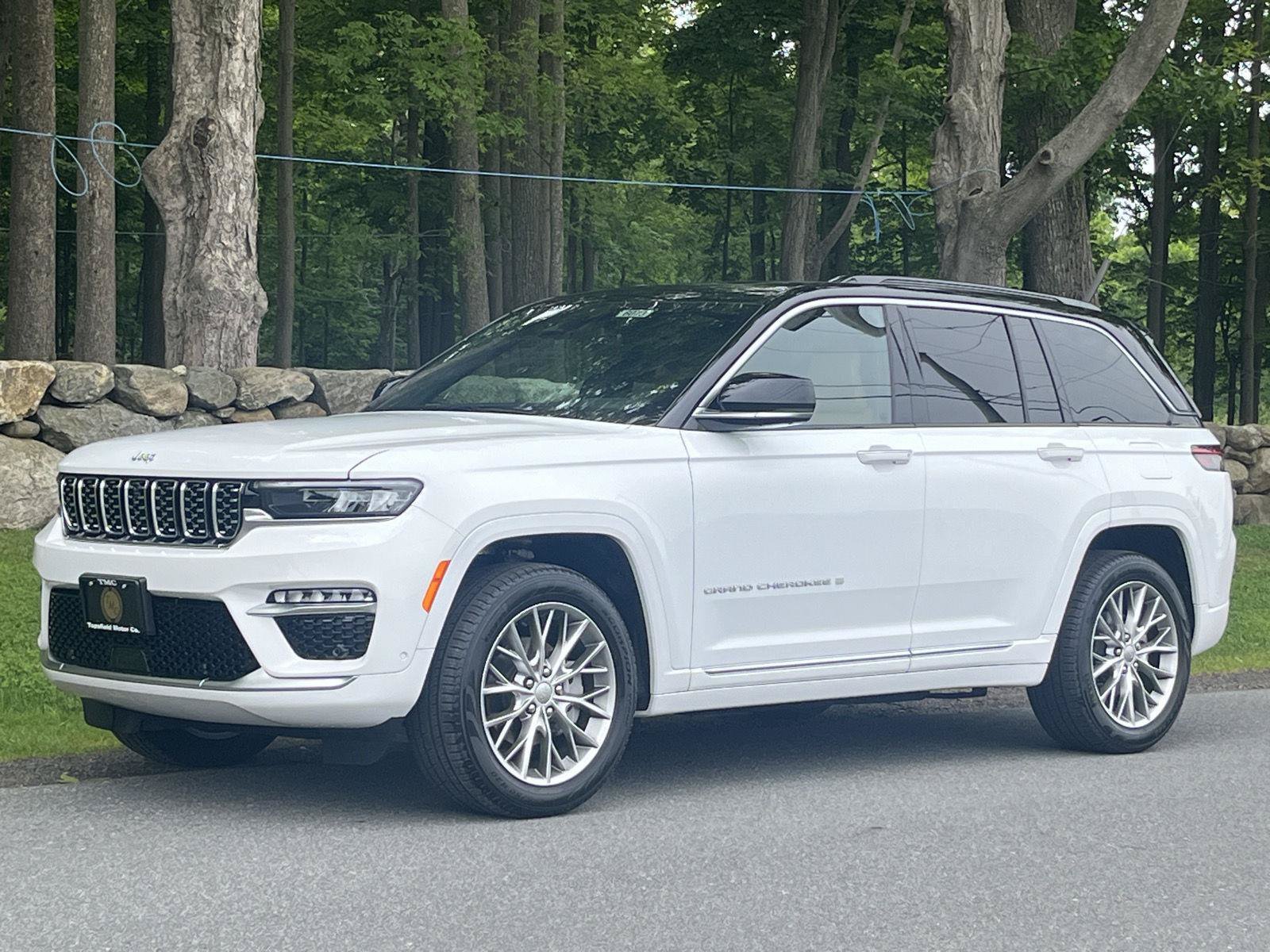 Used 2025 Jeep Grand Cherokee Summit w/ Luxury Tech Group V AWD/4WD image 19