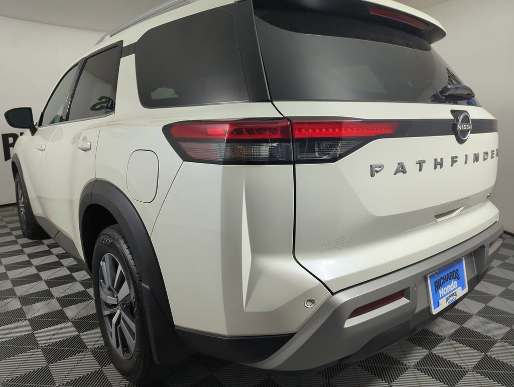 Used 2024 Nissan Pathfinder SL w/ Cargo Package image 2
