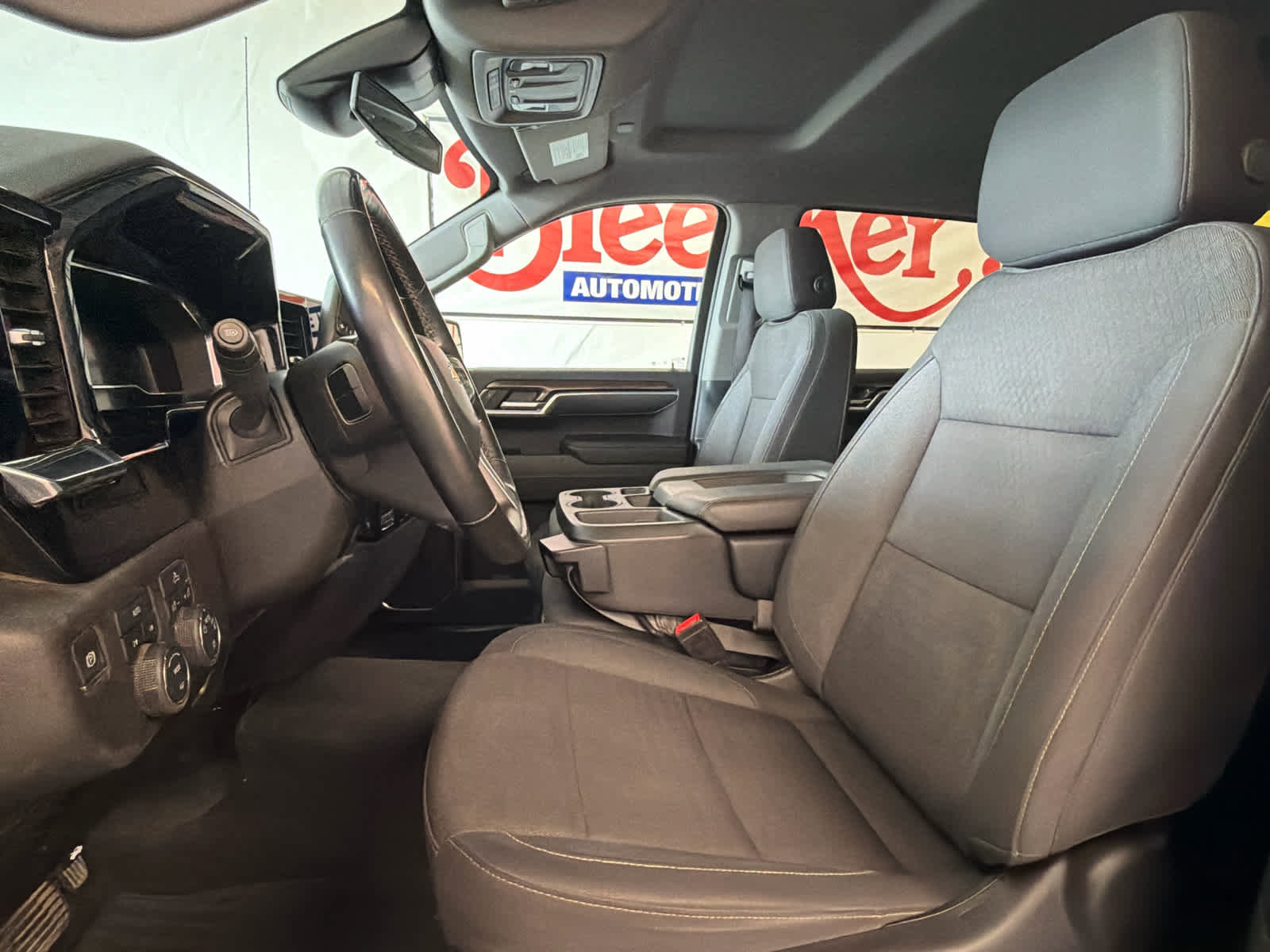 Used 2025 Chevrolet Silverado 1500 LT image 14