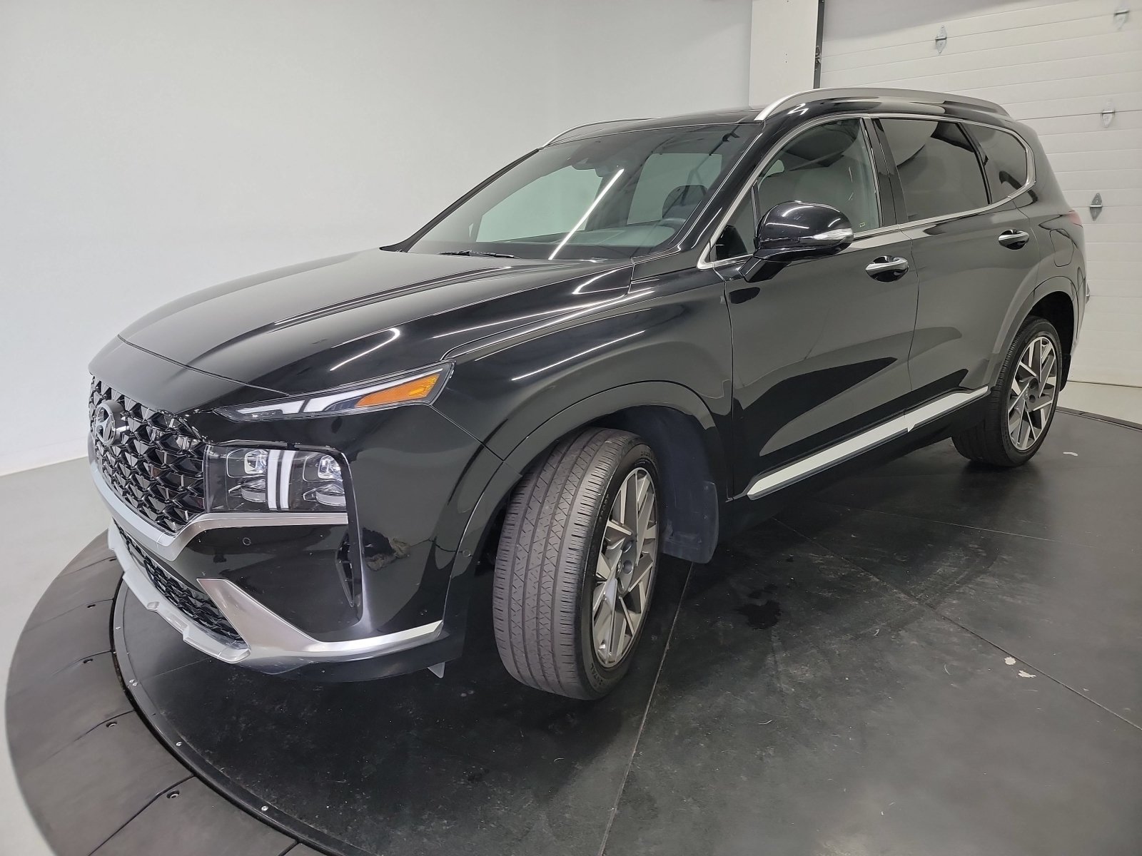 Used 2023 Hyundai Santa Fe Calligraphy w/ Cargo Package FWD video 3