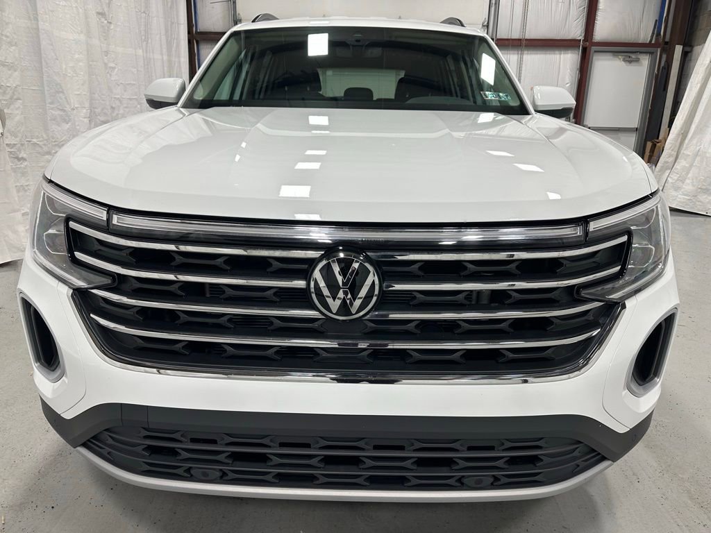 Used 2025 Volkswagen Atlas SE image 2