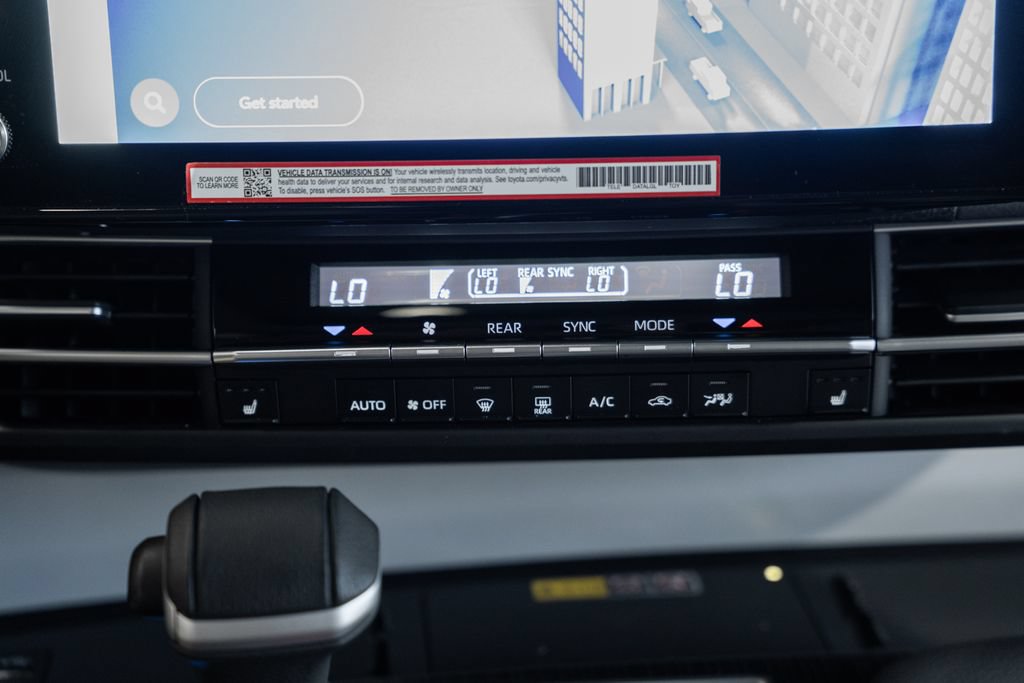 Used 2025 Toyota Sienna XLE FWD image 25