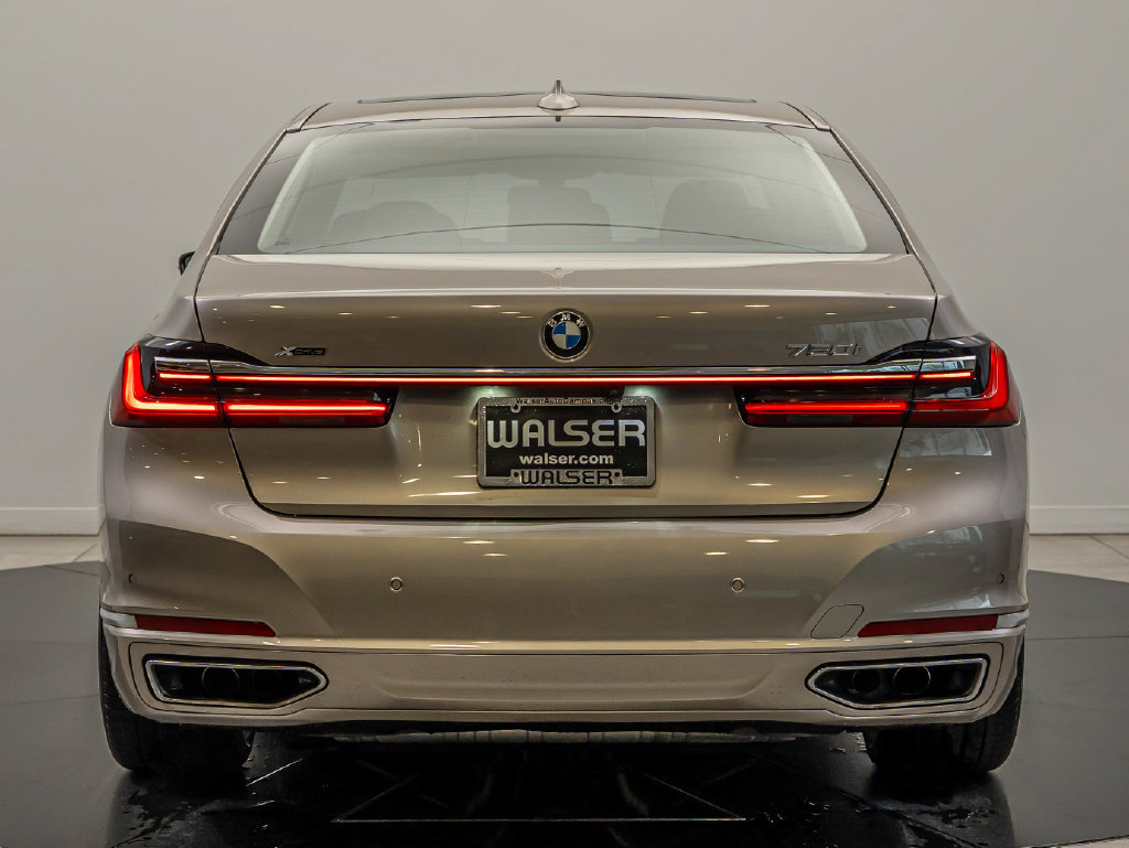 Used 2022 BMW 750i xDrive AWD/4WD image 6