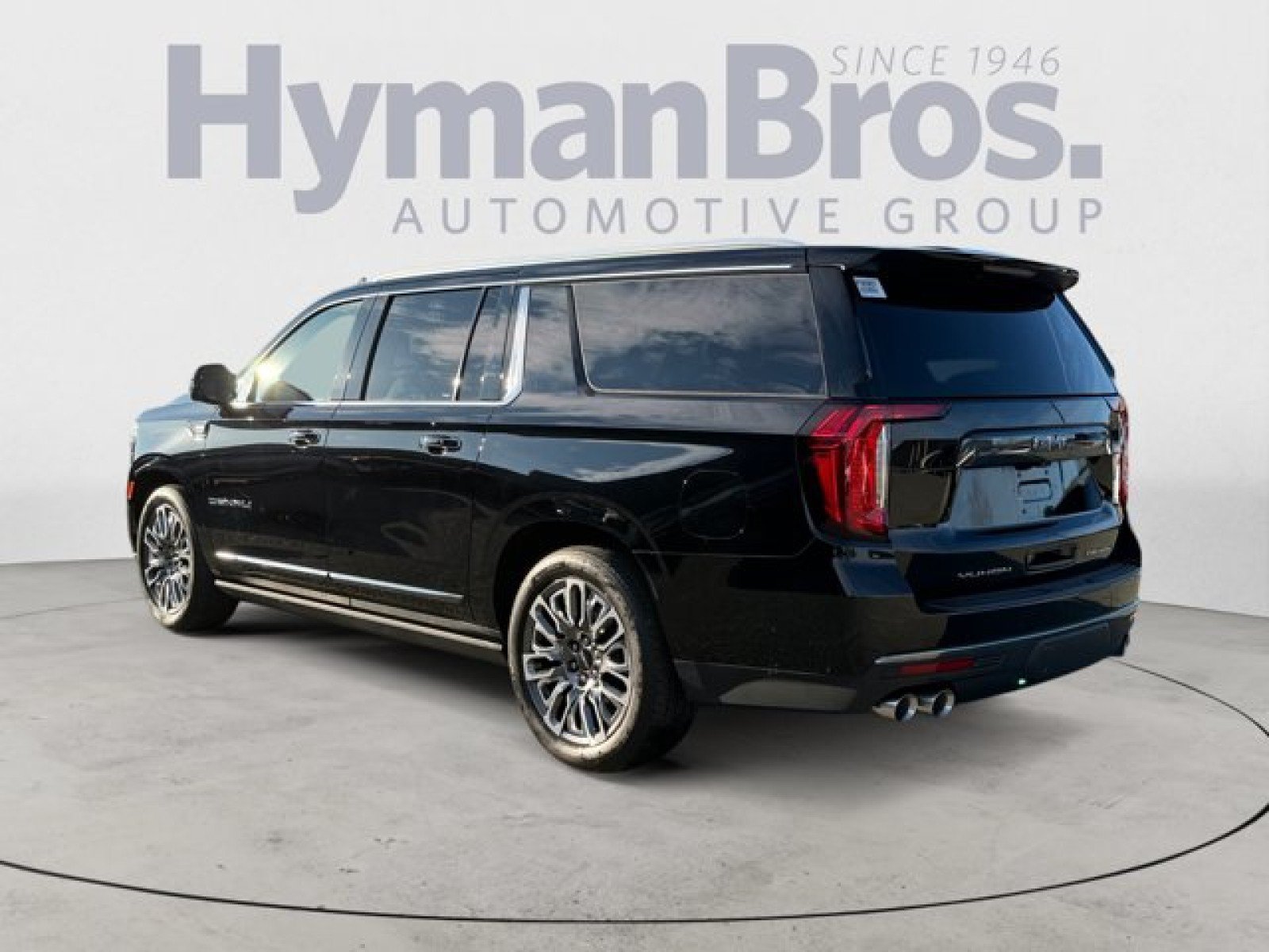 Used 2023 GMC Yukon XL Denali Ultimate AWD/4WD image 5